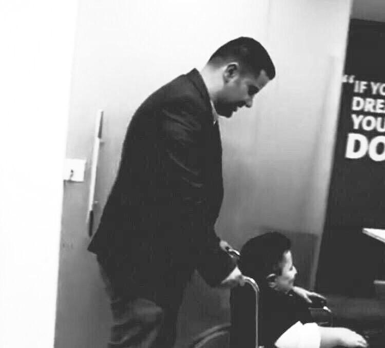Omdi93's tweet photo. يامن قد زين دروبنا
الواناً الحاناً خيال ...
لن ننساك مادمنا هنا 
ومهما الزمان قد طال.. 😔 http://t.co/Xs4on60TWc