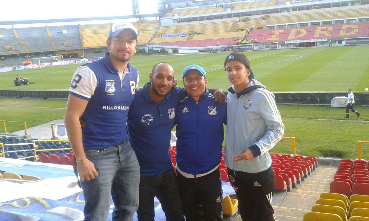 LaBandaSector12's tweet photo. Ya estamos en casa!
@Deiviazul46 @23_gallin @leoflorezCDLM 
#SiempreVamosAEstar
#SomosUnaFamilia
#LBS12 http://t.co/YbtIiuHIK2