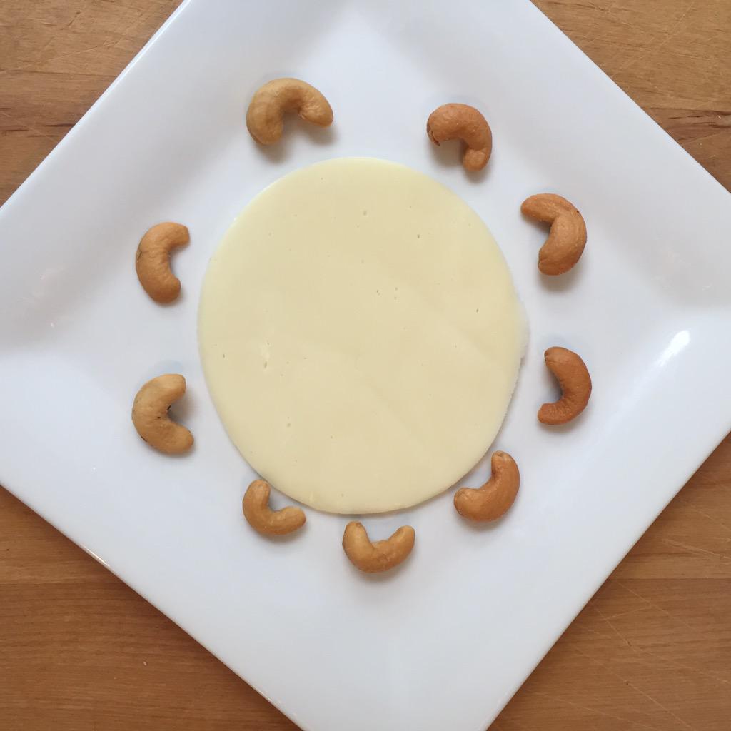 DeterminedWWMom's tweet image. A perfect pre-workout snack: @SargentoCheese Reduced Fat Provolone &amp;amp; 1/2 ounce cashews #weightwatchers #4pp