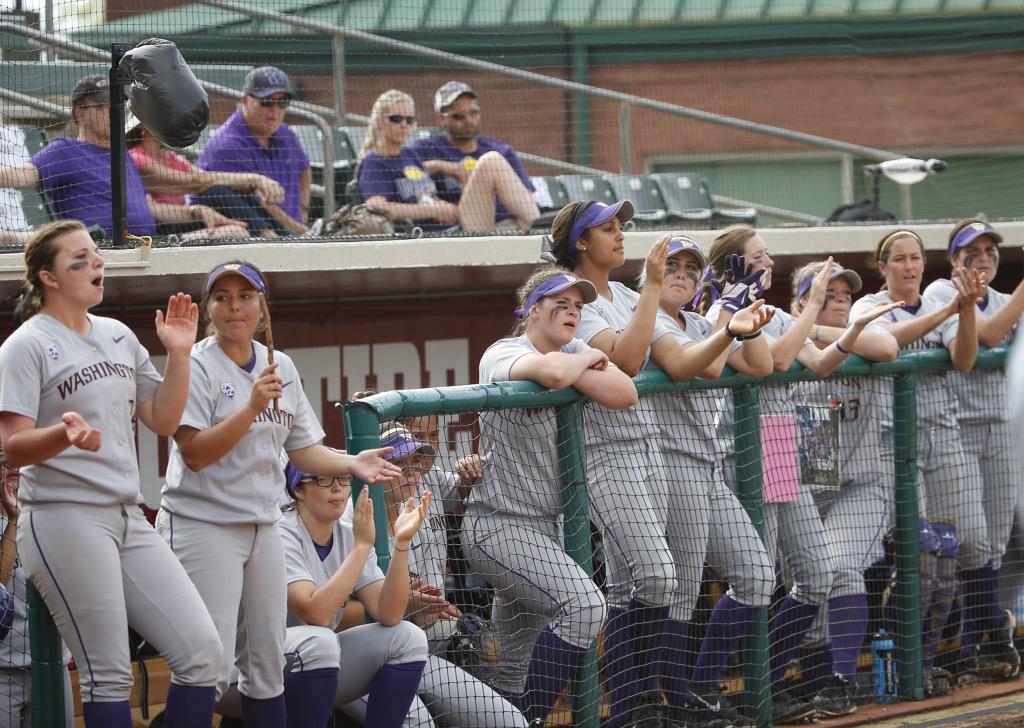 UWSoftball's tweet photo. Check out more photos from the 2015 NCAA Tournament at our Facebook page: Washington Husky Softball http://t.co/GfkkJYUvMt