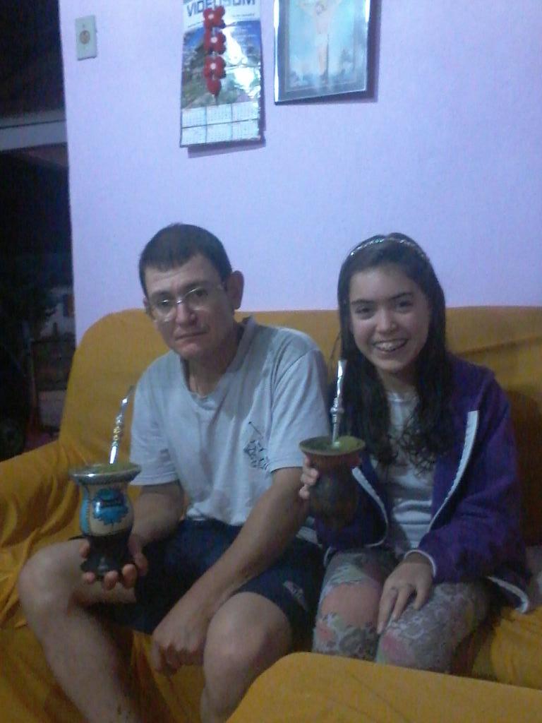 FreitasElo's tweet photo. Meu pai ! Amooooo💜❤💛 http://t.co/QlpwXcB7IV