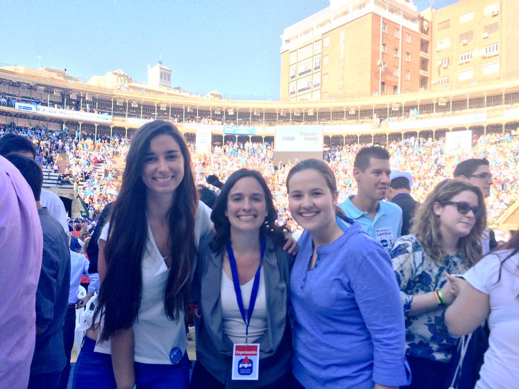 palomacatcobos's tweet photo. "@maria13romero: Junto a @palomacatcobos y la gran @BelenHoyo en #Valencia #EntreTotsCV #AlbertoPresident #VotaPP http://t.co/fKNqtRhLTh"♡