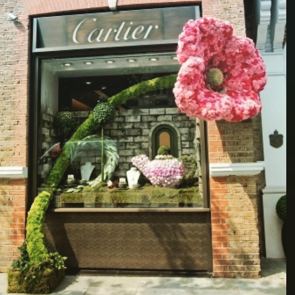 Вывеска цветочного магазина. Цветочный салон вывеска. Красивые фасады цветочных магазинов. Фасад цветочного магазина.