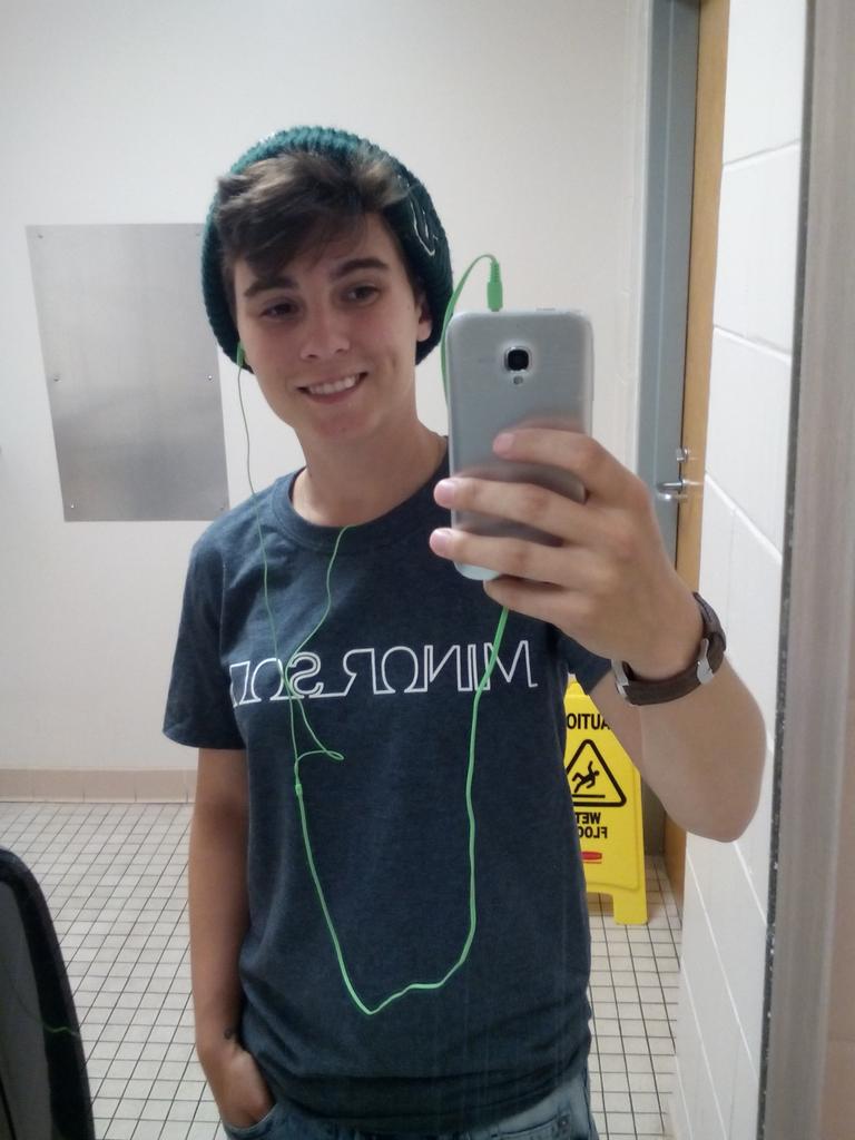HeaterParker's tweet photo. My @MinorSoul T shirt!! I love it. #InbetweenClasses #Usf http://t.co/tkRpNSujFA