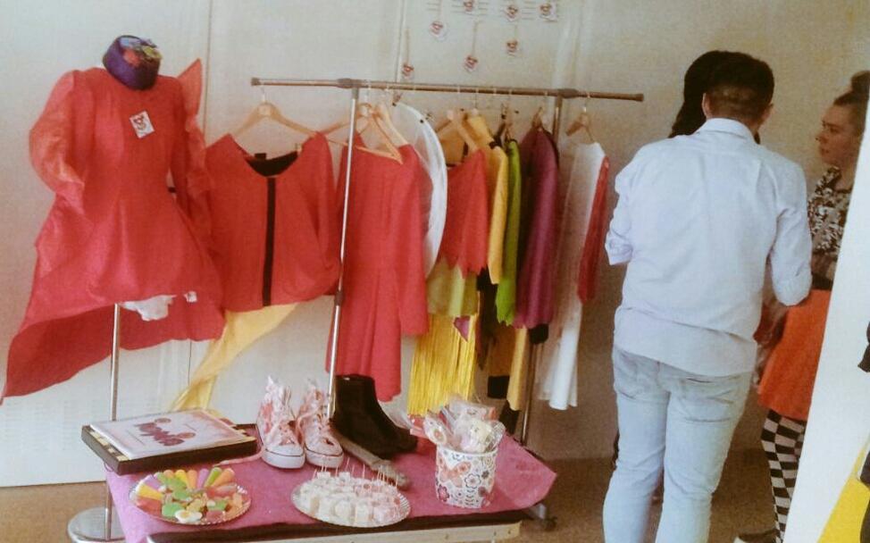 esrakursuun's tweet photo. #elescondite #diseñodemoda #ironia #esrakursun #granadaestademoda #showroom #moda #granada http://t.co/pq4EbcZI4J