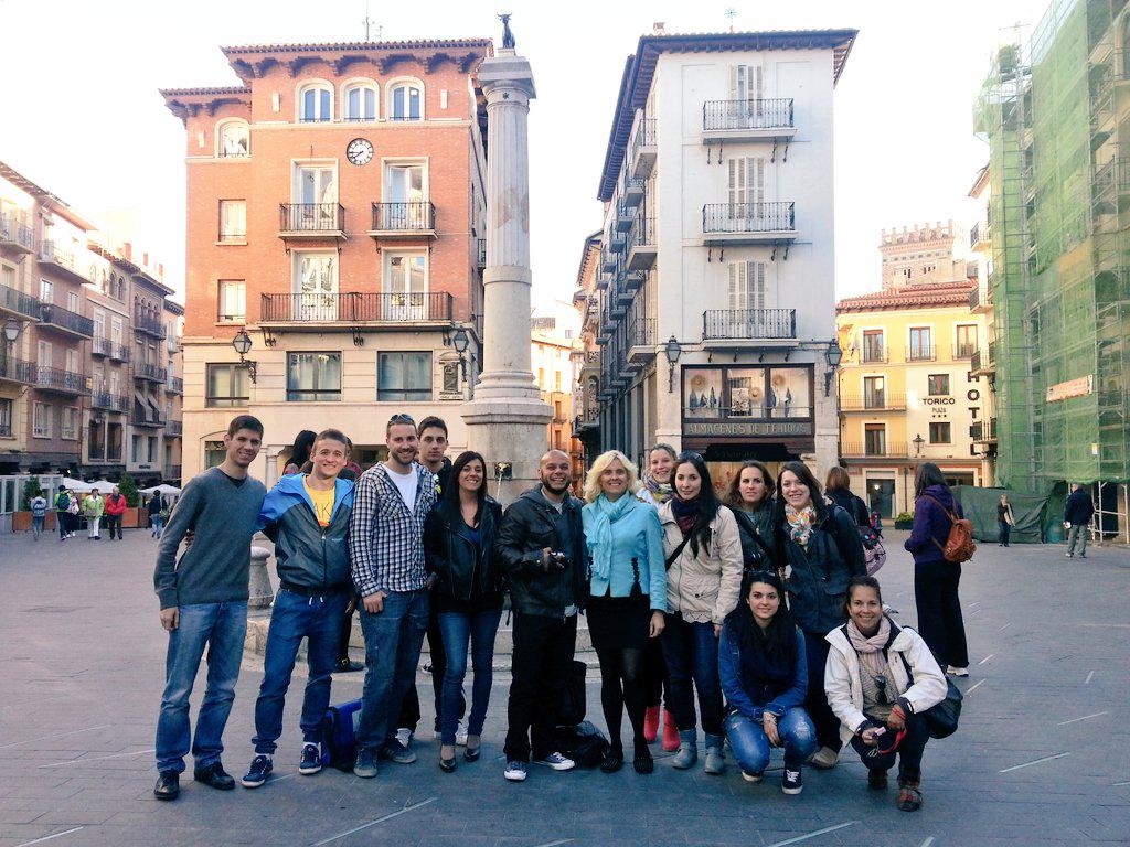 dcalomarde's tweet photo. Disfrutando de los #profesores Curso #jovenes #socialmedia &amp; #CommunityManager @FranklinPirela @camarateruel @IAJota http://t.co/eCRxtYI1ED