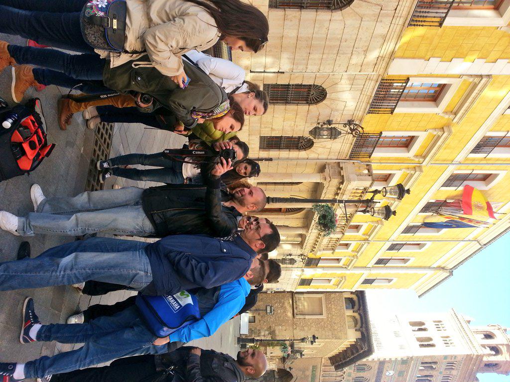 dcalomarde's tweet photo. Disfrutando de los #profesores Curso #jovenes #socialmedia &amp; #CommunityManager @FranklinPirela @camarateruel @IAJota http://t.co/eCRxtYI1ED