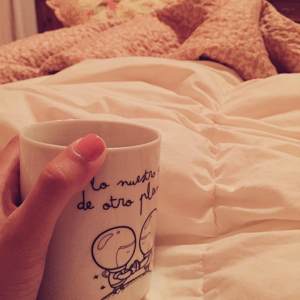 MonicaDL89's tweet photo. Con un regalo especial, de parte de una persona especial, nos vamos a la cama. @mrwonderful_ @Jorge_Batistaa http://t.co/TGlyMfY7QI