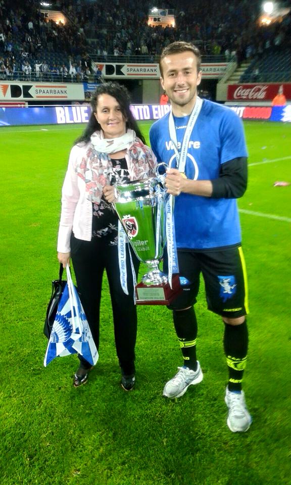 Shishkovski and his mother with the trophy Shishkovski and his mother with the trophy