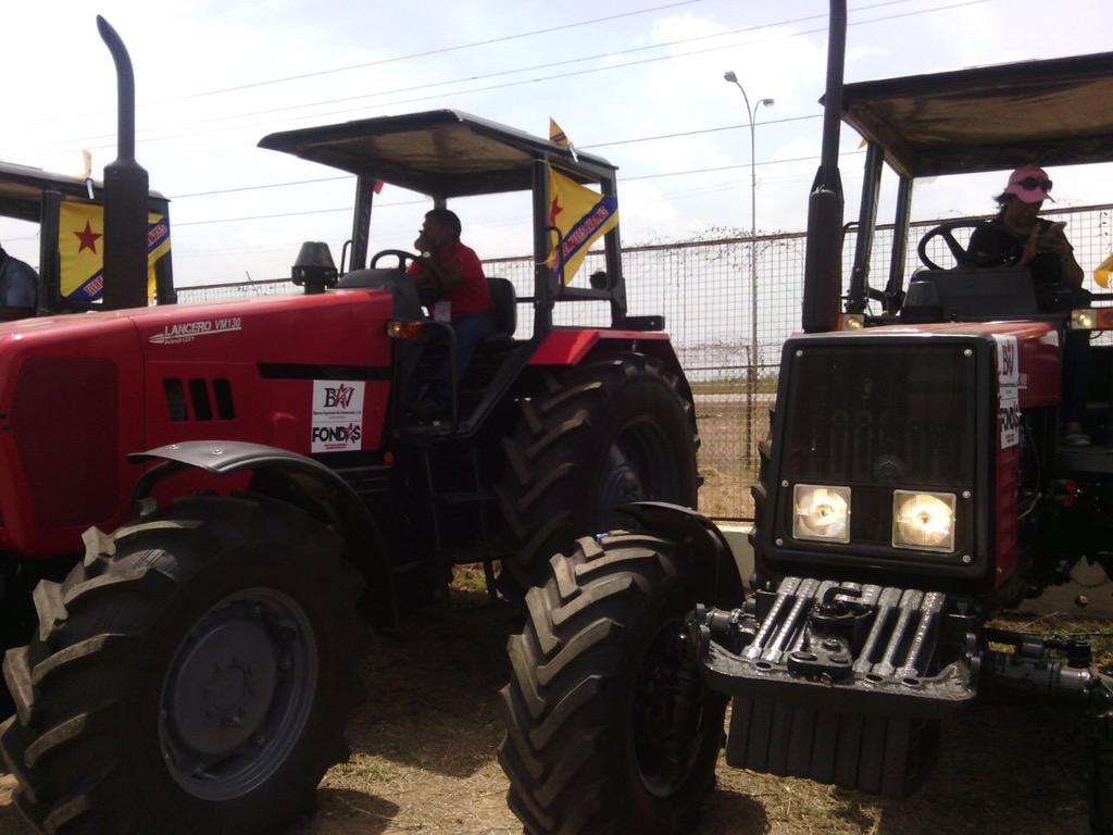 FONCREDEMO's tweet photo. En @expomonagas maquinarias y ganadería al servicio de la Venezuela potencia @MONenrevolucion @MONProduccion
http://t.co/Un6aM4XGet