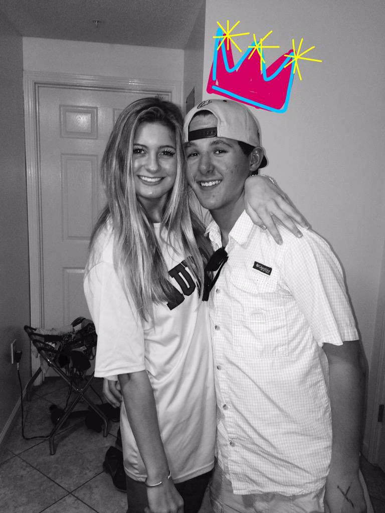 _caseeyyy's tweet photo. Happi birthday churlie hope ur day is sweg like u ily😛👐🏼🐰💥💸💧🌀 #frikya #tacorita #2muchsweg @frikyachurlie http://t.co/lV3YuDl47Z