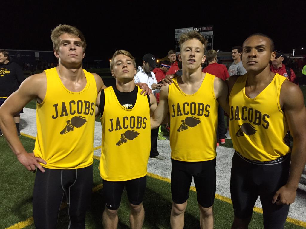 HDJacobsXC's tweet image. 4x400 qualifies for state, getting 3rd place at sectionals!  3:20.77, just .02 off the school record!