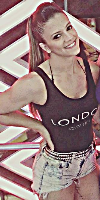 JulietaSwift's tweet photo. Y no pude evitar no enamorarme de esa hermosa sonrisa y simpática competidora♥ Te amo Reyna Amoedo @Paulitadobom http://t.co/tYEyEX1eMA