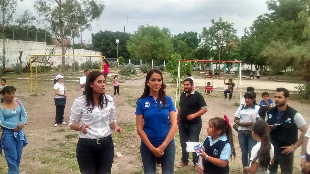 RoobFuentes's tweet photo. @libiadennise #VDistrito  @AleGutierrez_mx #6Distrito  #GrandesMujeresDeTrabajo #YoConLibia #AleMeEscucha http://t.co/Sso4BWICkg