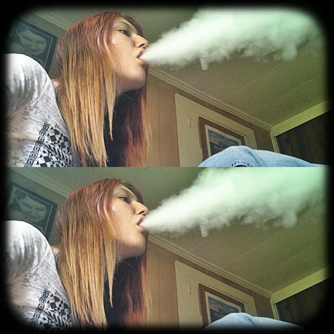 b24b46a51fd2483's tweet photo. #vapelife #chickswhovape #vapemom #darkhorse #ncvape #notblowingsmoke http://t.co/TedJwBQKZy