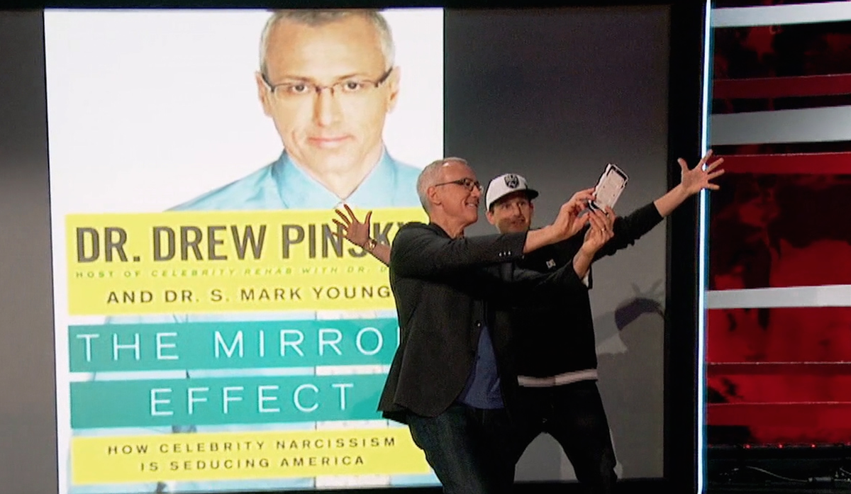 robdyrdek's tweet photo. Dr. ordered #Ridiculousness selfies going down with our special guest @drdrew tonight! 10PM ET on @MTV http://t.co/bdrTZD4c89