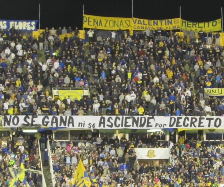 Somos_Rosario's tweet photo. Newells p̶e̶c̶h̶o̶ ̶f̶r̶í̶o̶ . Ascendió en el '63 por decreto, en 2015 le gano a Arsenal en los escritorios. http://t.co/r9Bog27nbN