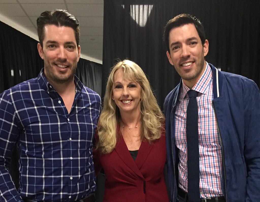 leighmboyer's tweet photo. Grand Opening at Tanger Outlets Foxwoods with The Property Brothers! #drewscott #silverscott #lovemyjob http://t.co/WO1Mnw1kyM