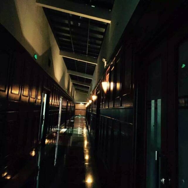 A corridor in Jin Jiang e-commerce Comapny.(day and night) ,what is your feeling now?