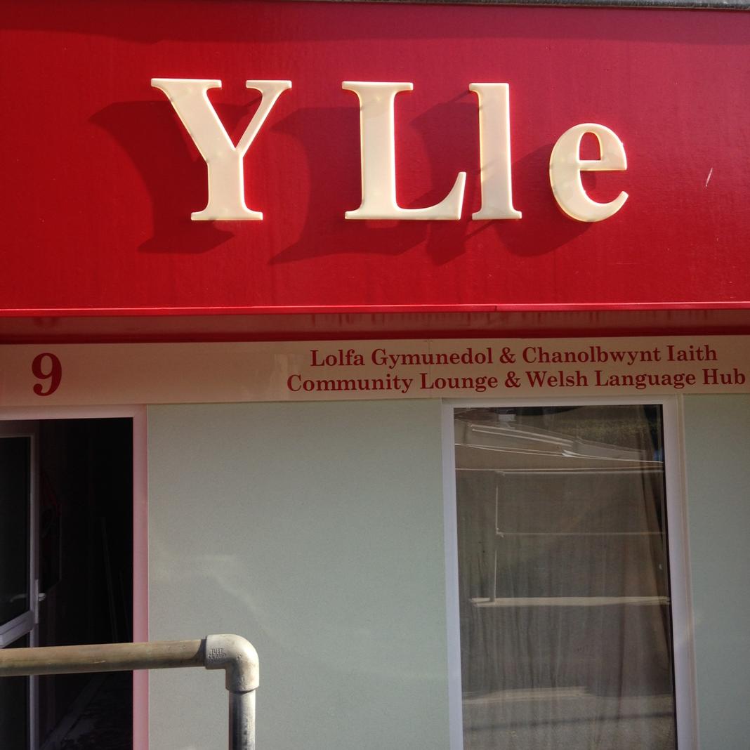 owen_garry's tweet photo. Brwydr y bandiau! @yllellanelli heno 8pm MELLT. Pob lwc #Platform1 #raffdam #SteffanPrice http://t.co/orjuBxXENy