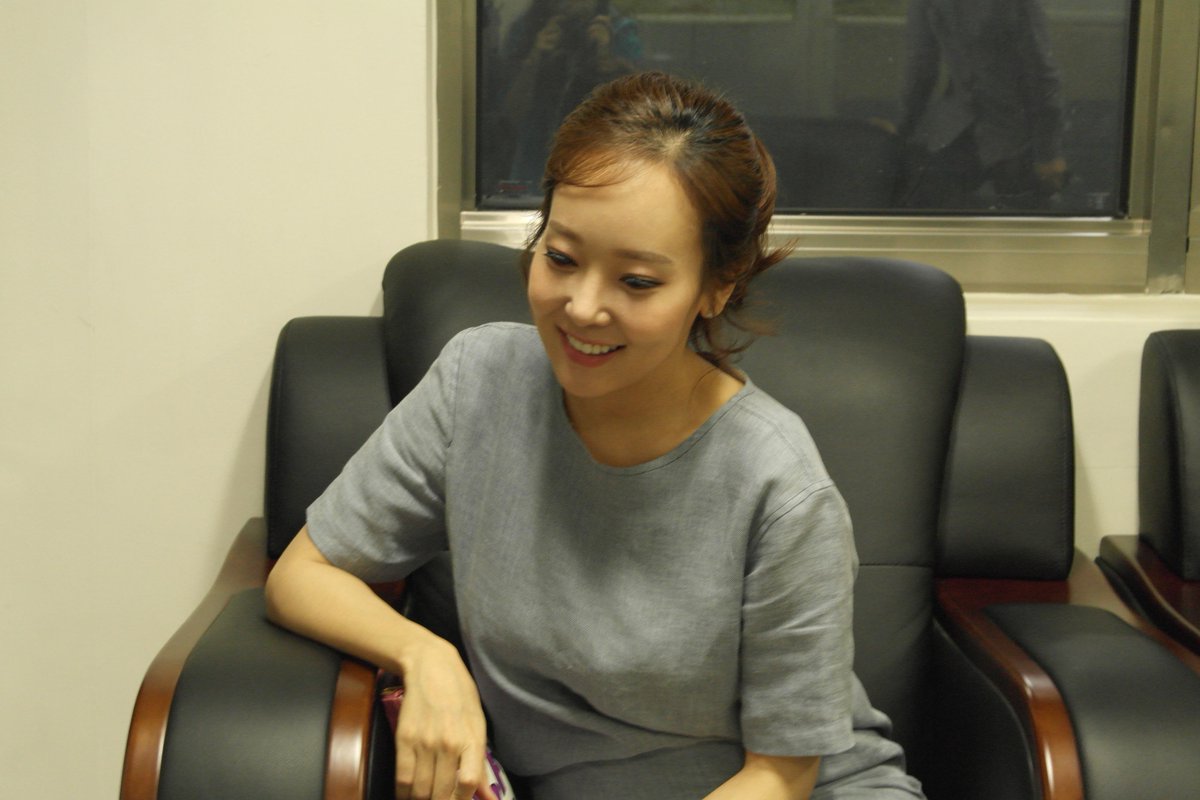 indieforum's tweet photo. [인디포럼 웹데일리] 개막식 사회를 맡은 배우 소유진과 인터뷰를 진행했습니다. "‘날 좀 재미있게 해봐’의 자세보다는 ‘내가 재미있으려고 준비’해 간 마음". http://t.co/lcVlTksUNd http://t.co/r02hlruxE6