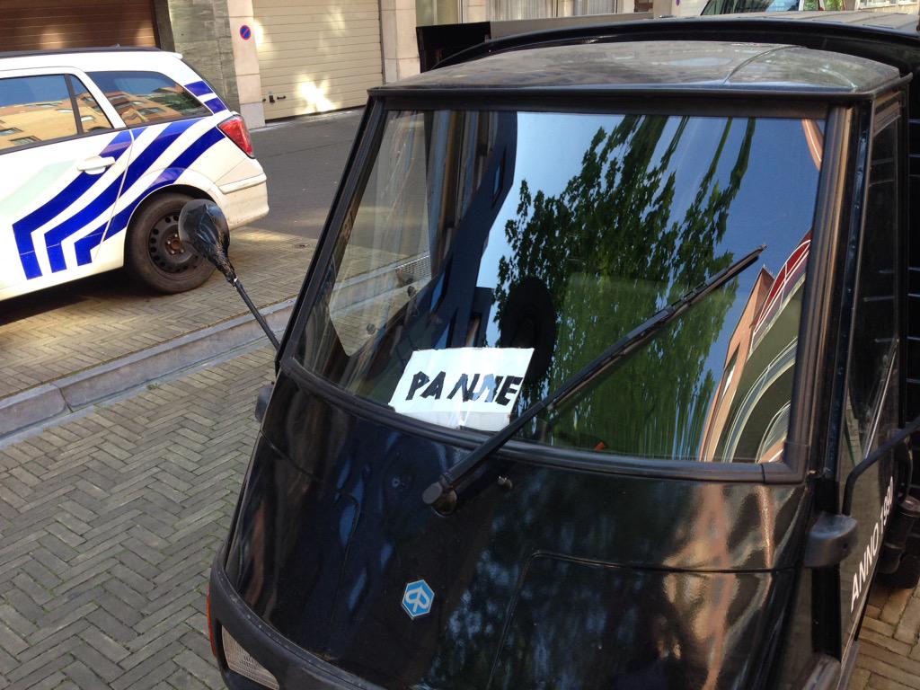EvertAetea's tweet photo. Barcodemobiel in panne op weg naar laatste scholenactie met #oordopjes. B(r)ummer! #barcodeleuven http://t.co/TocJRboJtQ