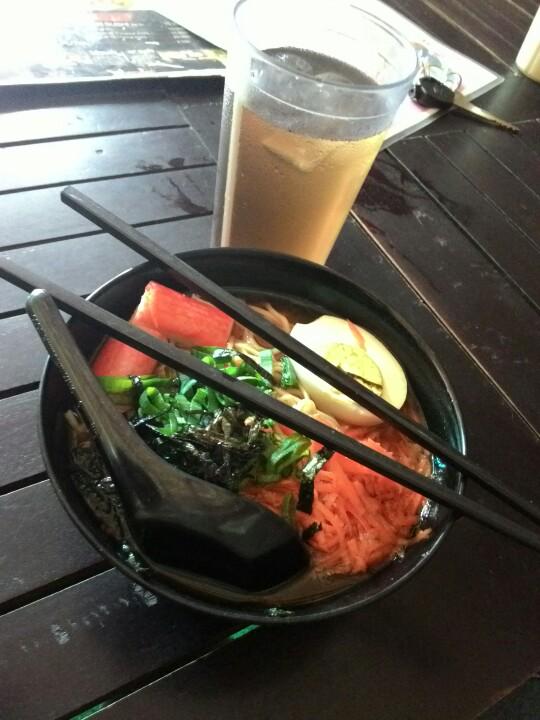Desyarsa's tweet photo. #ramenklaten @WaroenkRamen http://t.co/3XdyQtDkVP