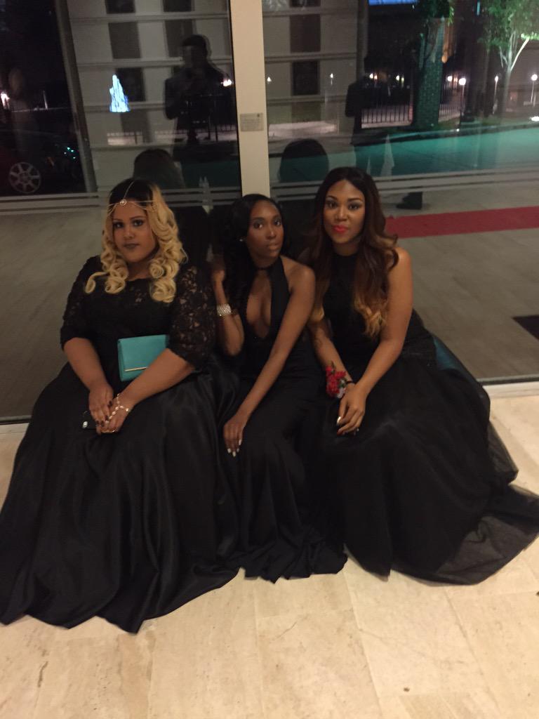 napsholdme's tweet photo. β@Aphrodisivc: #FriendlyProm2k15 http://t.co/MikLmNATnlβmy baddies in all black π