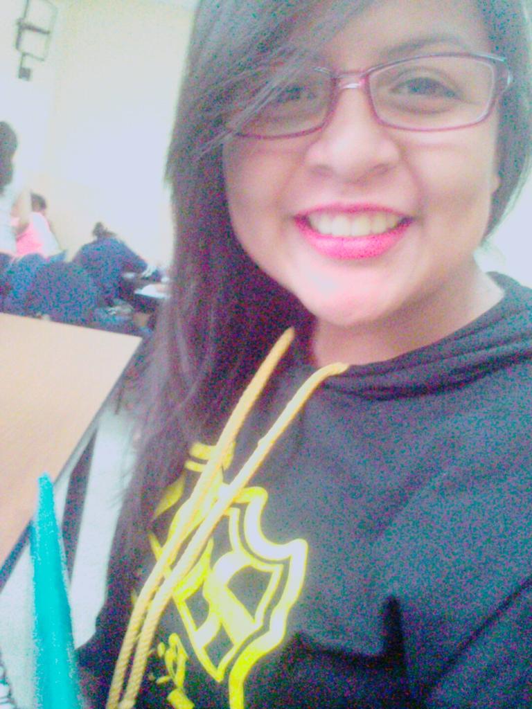 Dayanara Espinoza (DLEQ8) Twitter