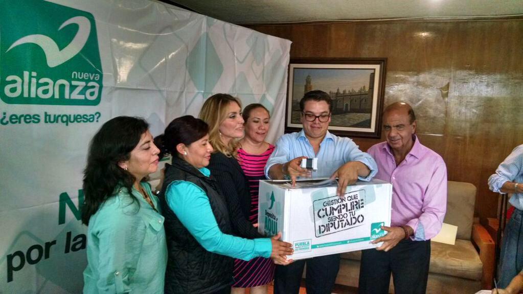 gerislas's tweet photo. Hoy en el #ForoTurquesa acompañado de @erikadelav @malinalligr @JulianHaddad750 en #Cholula #VotaTurquesa http://t.co/qbH3JEeY2R