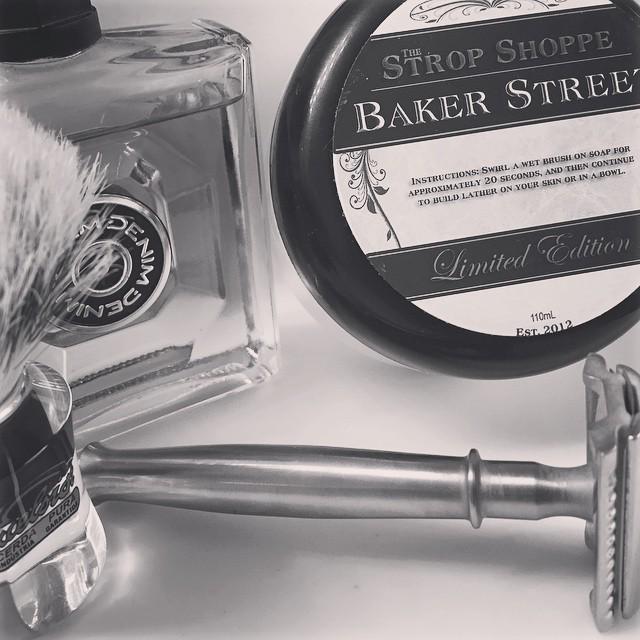 #SOTD @StroppeShoppe Baker Street, <a href="/MaggardRazors/">Maggard Razors</a> MR9, Semogue 620, Denim Black #wetshaving ift.tt/1F51awg