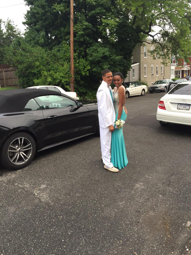 KingHolley01's tweet photo. @danishaaaaa_ @Luckylamont_ #PrincenPrincess #prom2k15 http://t.co/kLabgbHrPi