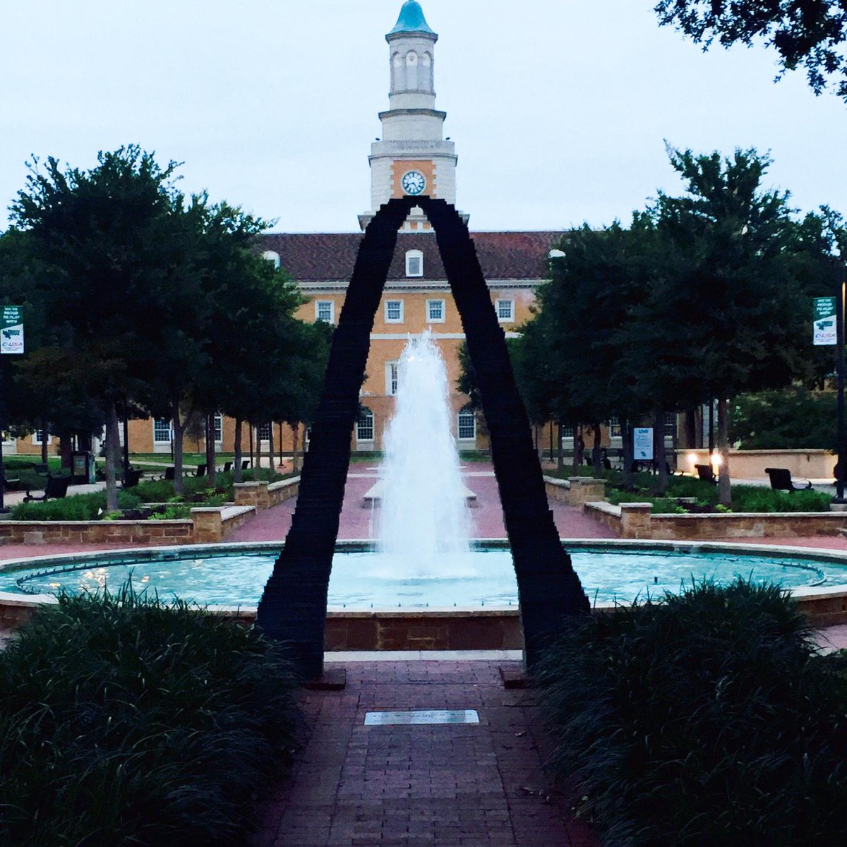 MeanGreenWBB's tweet photo. #First44 Day 42: Best Spot on Campus... @NT_CoachJ enjoys seeing @McConnellTower lit in green: http://t.co/2TwQqNUG2q http://t.co/pVN1BEr8ek