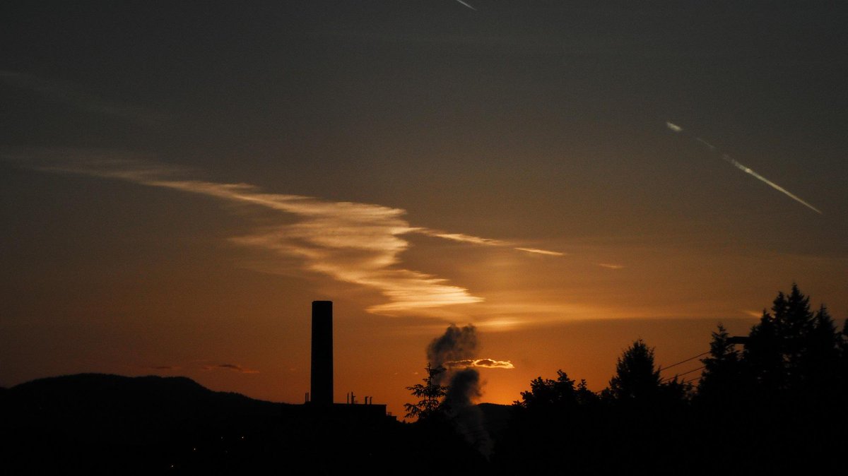 PortAlberniBC's tweet photo. Another gorgeous Port Alberni Sunset:
https://t.co/LWUhYoVri6 http://t.co/xPm7nrpJ4Q