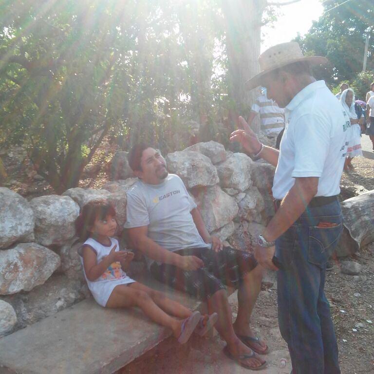 rubencarrillo_s's tweet photo. Hoy visité las comisarias de Yaxha y Choyob escuchando las peticiones de los vecinos con #SensibilidadYOrdenPorMuna http://t.co/6r3FFr3zOd