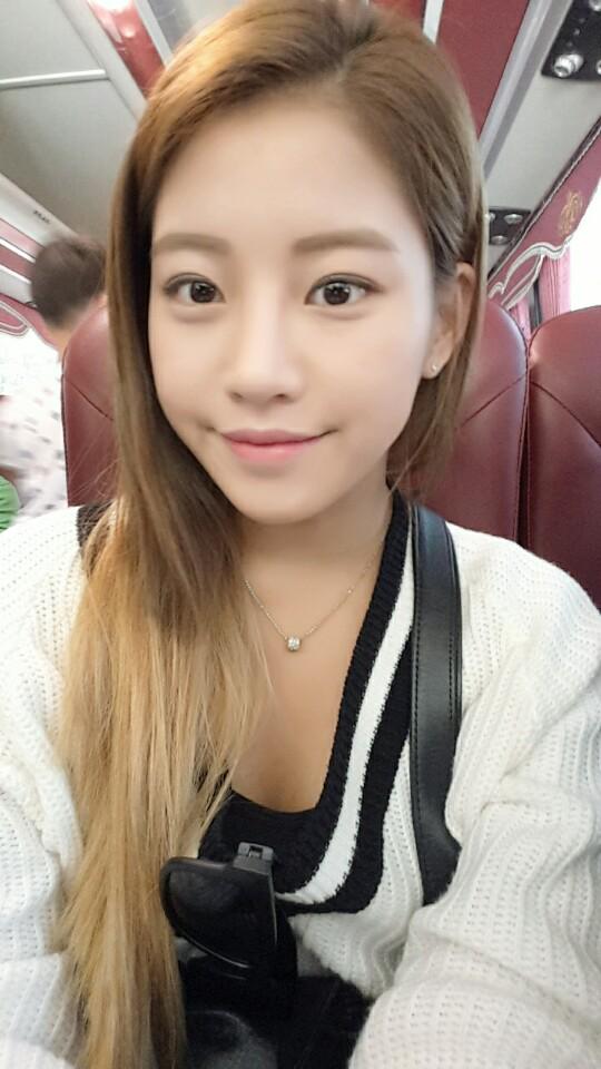 Nextar_BLS's tweet photo. [#Jessie]
버스 출발 전.
떠나요~ 둘이서 모든 것 훌훌 버리고♬

#블랙스완 #제시 #버스 #불금 #연휴 http://t.co/4PUH8dcjrf