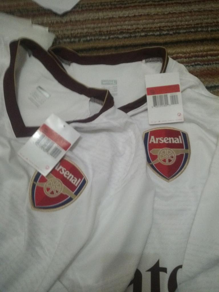 <a href="/MURCELATOS/">MURCE JALAN TEROOS</a> duo PI Gunners om, masi bersegel, logo, sama centanya nike, tag, semua sablon :D