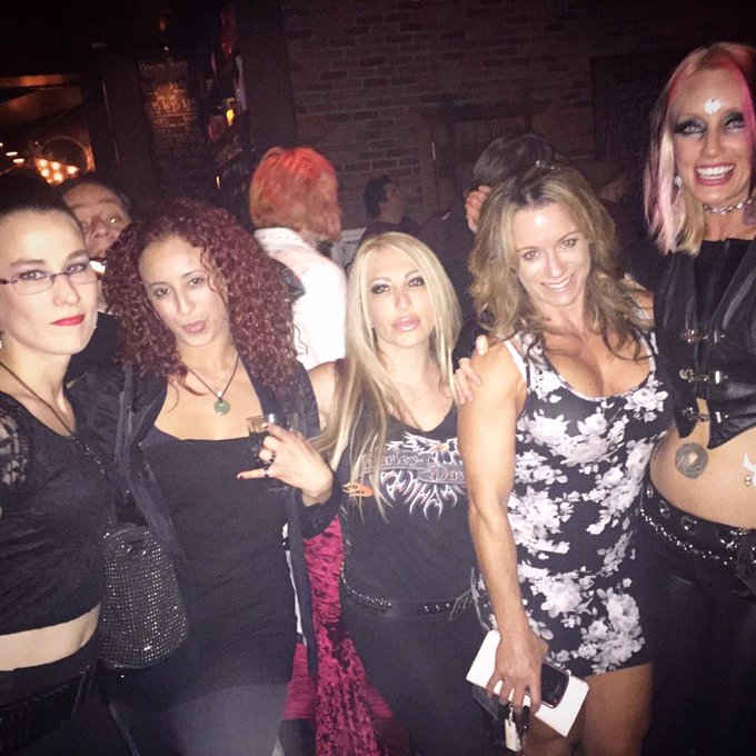 #girlsnight #glamrock #rocknroll http://t.co/ILmNG2ownG<a href="/tag/girlsnight"class="tags">#girlsnight</a><a href="/tag/glamrock"class="tags">#glamrock</a><a href="/tag/rocknroll"class="tags">#rocknroll</a>