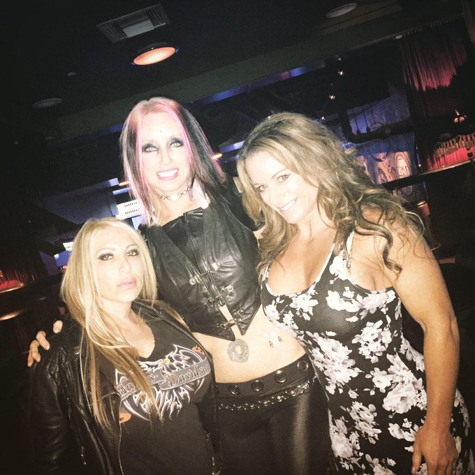 #girlsnight #glamrock #rocknroll http://t.co/ILmNG2ownG<a href="/tag/girlsnight"class="tags">#girlsnight</a><a href="/tag/glamrock"class="tags">#glamrock</a><a href="/tag/rocknroll"class="tags">#rocknroll</a>