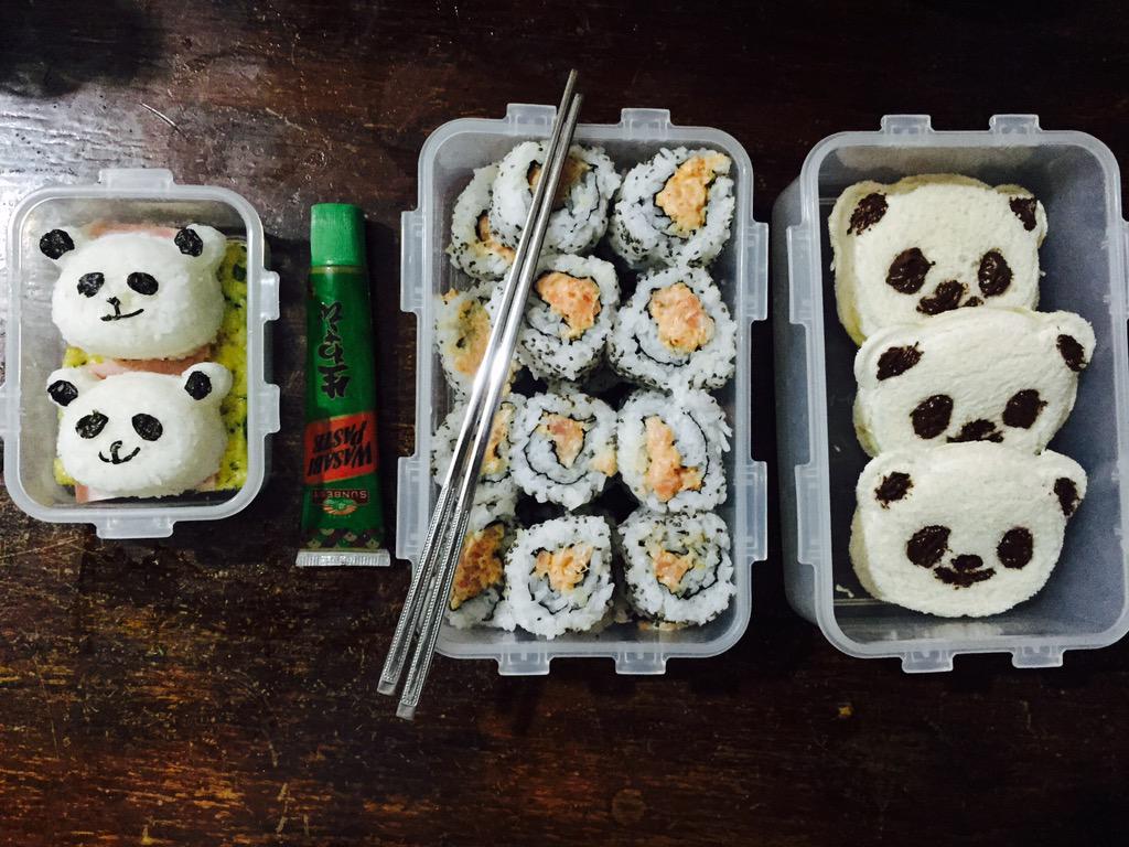 ArrollDavid's tweet photo. 🐼 Rice with Egg-Omelette.
🍙 Spicy Tunaroll.
🐼 Sandwich Ham &amp; Cheese with Black chocolate.
#PandaBento #pandaph #panda http://t.co/BIcn2g8bi0
