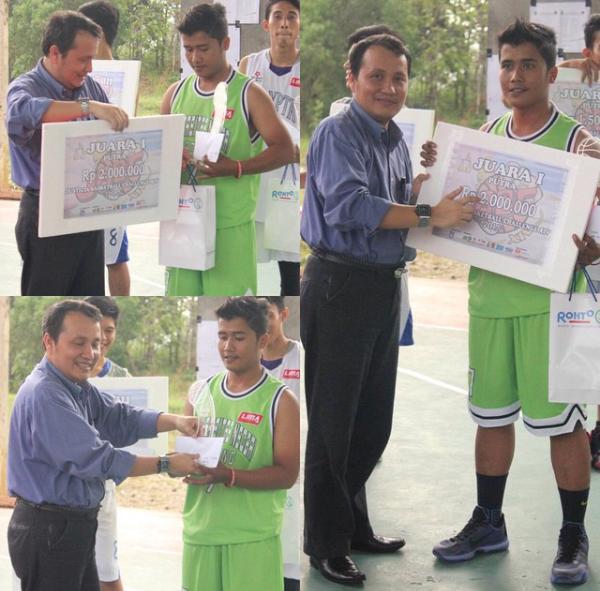 JBBCXIV's tweet photo. Selamat kepada Tim FIK UNP sebagai juara I JBBC XIV👏🎉 http://t.co/TljaxtjN6Z