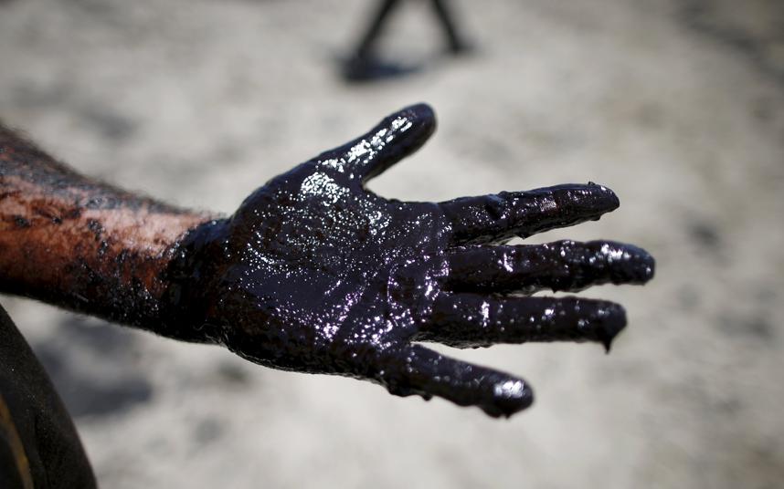 global_ima's tweet photo. California #oilspill: Emergency declared http://t.co/D3E3v0wJJe | Photo: Lucy Nicholson/Reuters http://t.co/c5io4ZhVrJ