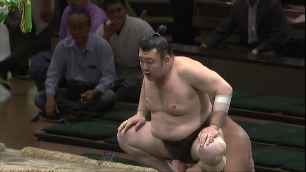 くるくるおばけ ブログ 大相撲取組内容 吐合引退 初土俵から十年 今日が区切り 怪我が多くて辛い思いも多かったけれども この世界に入ったことで多くの人と知り合うことが出来ました これはこの先も貴重なものになると思います 花道奥で同じ近畿