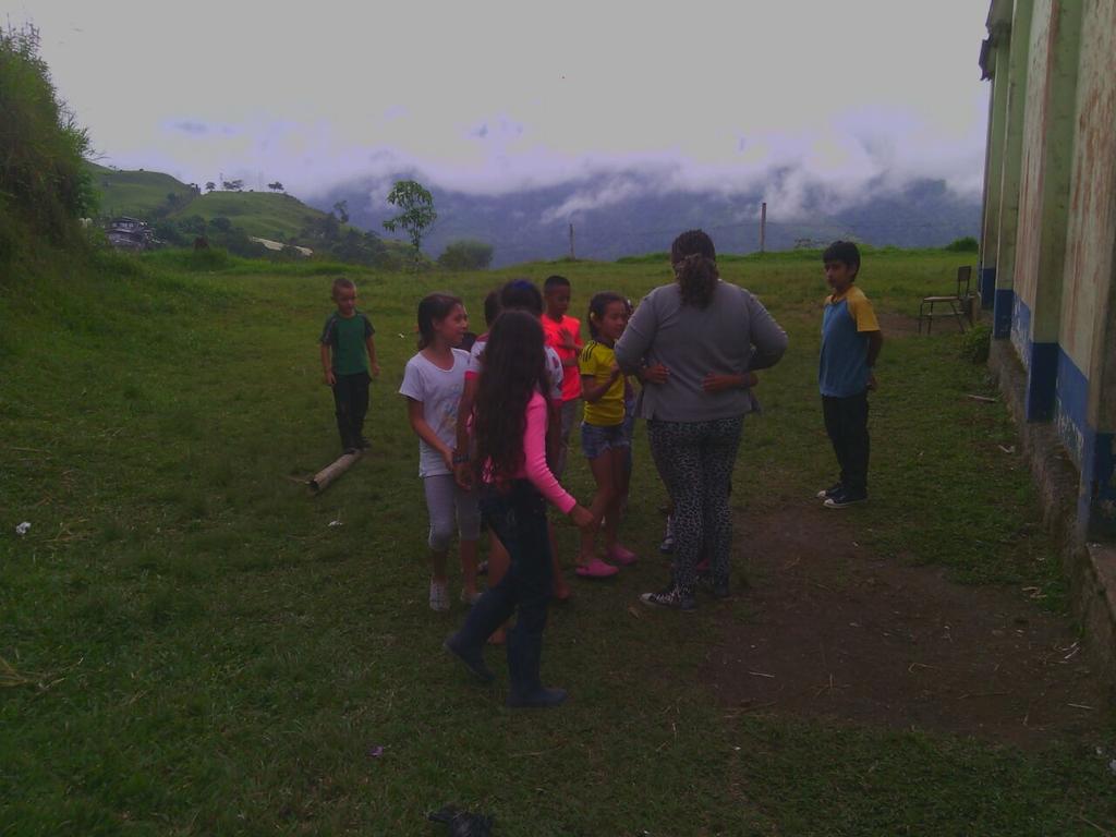 ProyectandoR's tweet photo. Algunos de los niños con los que compartiremos este próximo domingo en el Municipio de Pueblo Rico - Risaralda. http://t.co/8YN9du0tAc