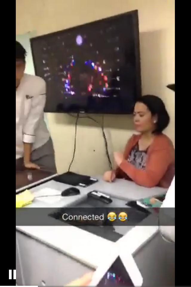 EnriqueRoche's tweet photo. When in Benilde. 😂 iTv for lightshow pa 😂😂😂😂 #TusTado http://t.co/F4aGpZ7zOb