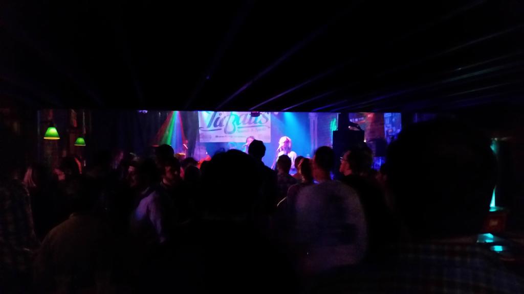 TidBalls's tweet photo. @ROARMUSIC bringing that #TennesseeReggae to #BG Killing It! http://t.co/iLE6f1k0HC