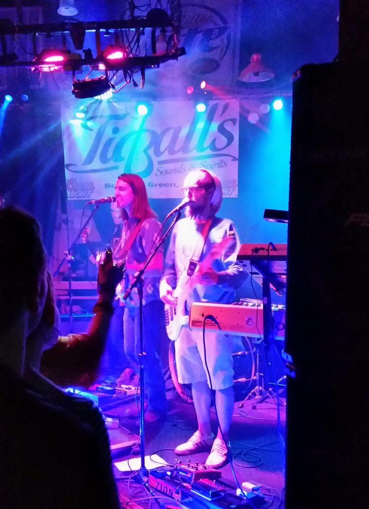 TidBalls's tweet photo. @ROARMUSIC bringing that #TennesseeReggae to #BG Killing It! http://t.co/iLE6f1k0HC