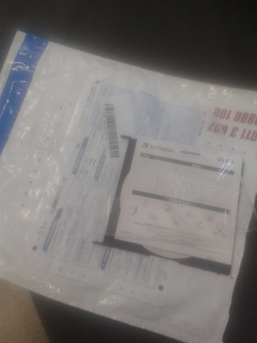 stradz_weblab's tweet photo. slomljen CD se nalazi u #weblab http://t.co/lBdUqKiY5O