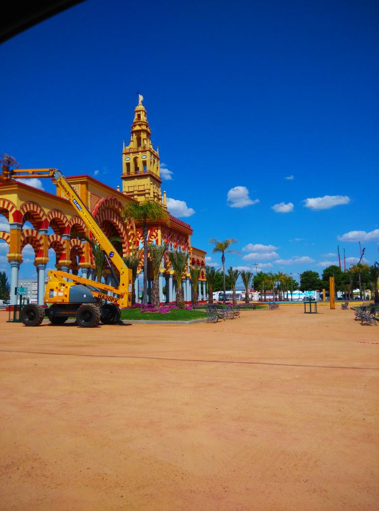 smartpalmtree's tweet photo. Una medida eficiente, sería poner #smartpalmtree con wifi en la #Feriadecordoba y después reubicarlas en los barrios. http://t.co/1fsfRluTwF