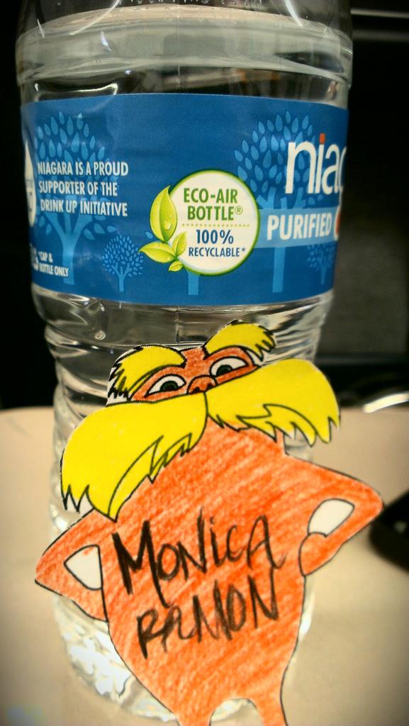 ayyy_mony's tweet photo. Use recyclable bottles for water, but if you must buy water bottles that use recyclable materials! #lhsapes http://t.co/73Pizk8RPB